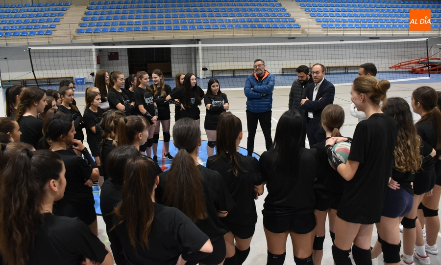 Foto 4 - 42 chicas copan la Escuela de Voleibol de Ciudad Rodrigo