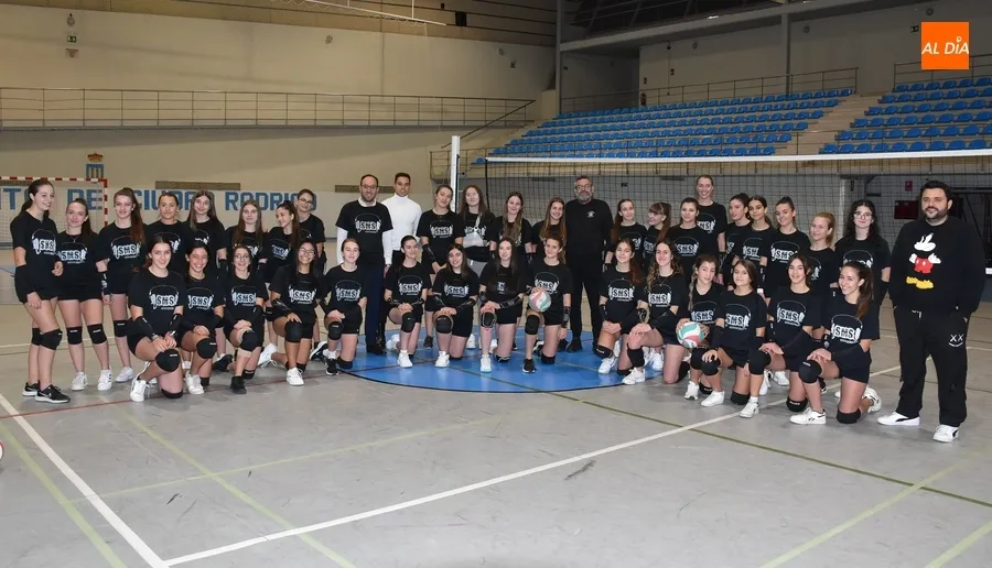 Foto 6 - 42 chicas copan la Escuela de Voleibol de Ciudad Rodrigo