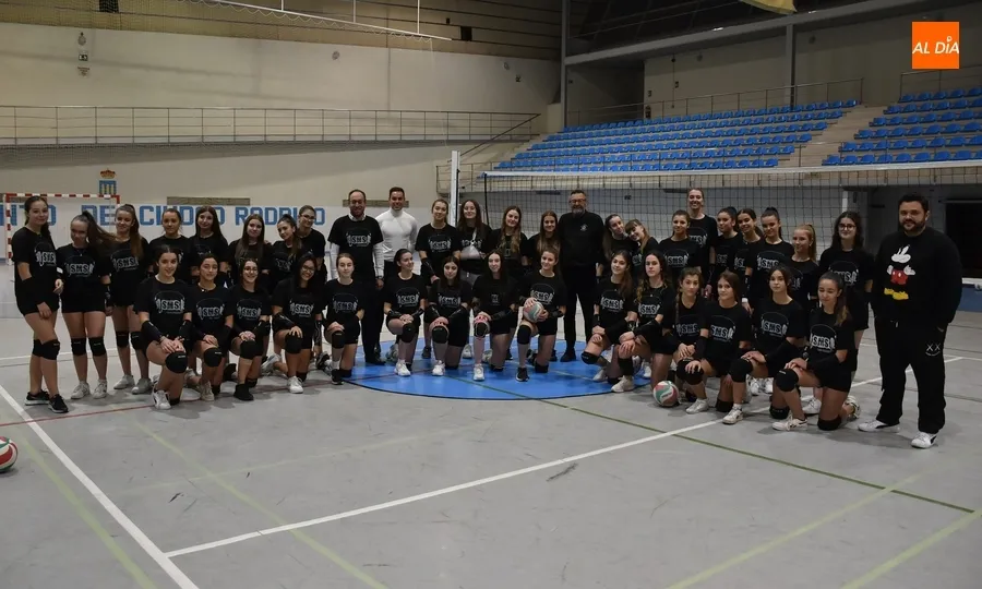 Foto 10 - 42 chicas copan la Escuela de Voleibol de Ciudad Rodrigo