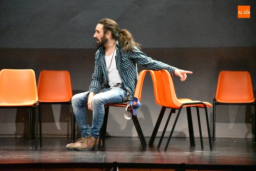 Foto 3 - Un montaje teatral creado para la ocasi&oacute;n culmina los actos por el 25N