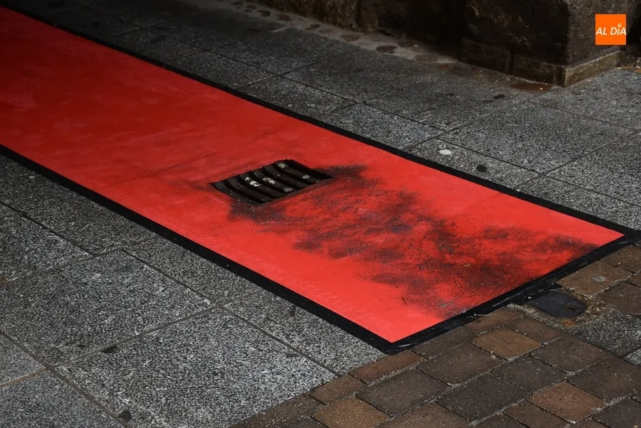 Foto 4 - Colocados Cascanueces y alfombras en varias de las entradas al recinto hist&oacute;rico