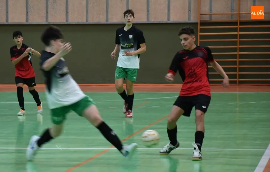 Foto 3 - Amplia goleada del III Cadete para estrenar su casillero de victorias