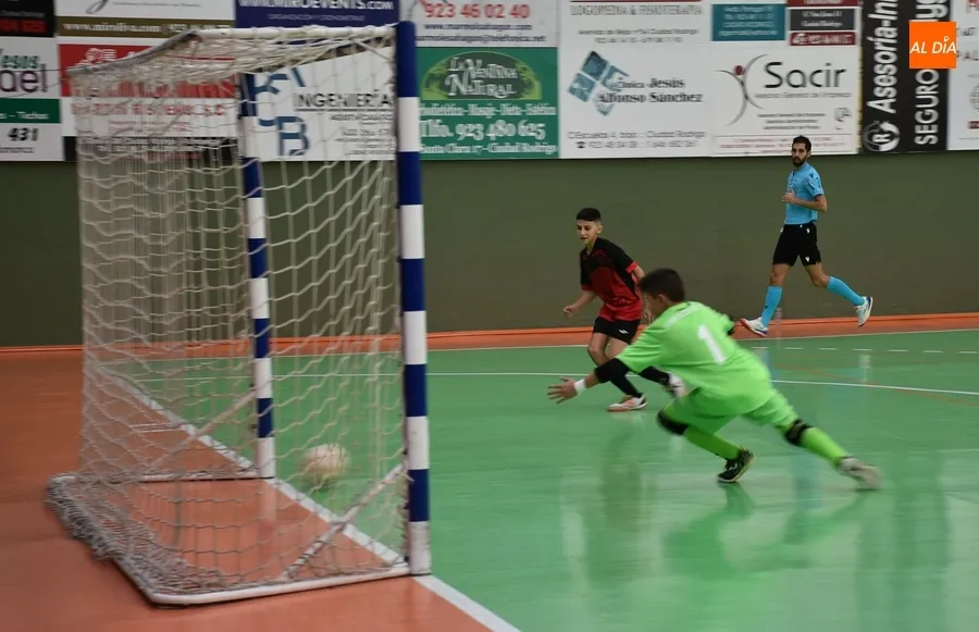 Foto 9 - Amplia goleada del III Cadete para estrenar su casillero de victorias