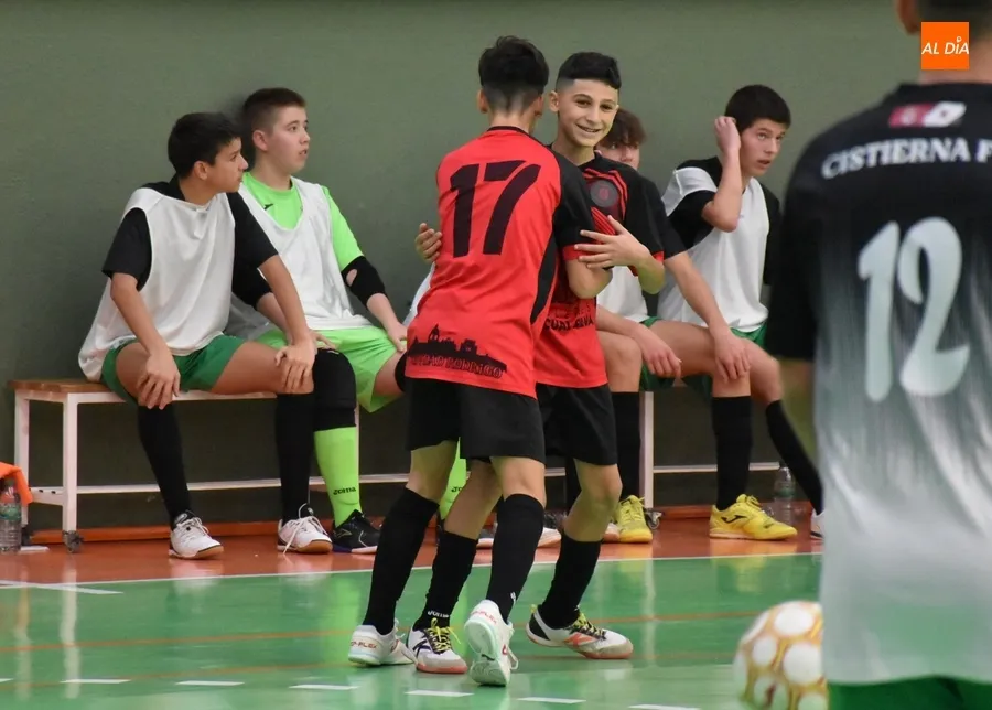 Foto 10 - Amplia goleada del III Cadete para estrenar su casillero de victorias