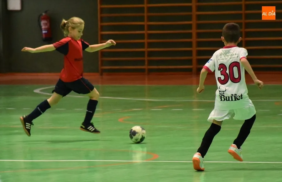 Foto 2 - El III Benjam&iacute;n A se coloca col&iacute;der tras un vibrante final ante el Futsal Castellanos