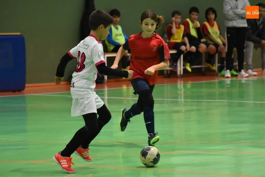Foto 7 - El III Benjam&iacute;n A se coloca col&iacute;der tras un vibrante final ante el Futsal Castellanos