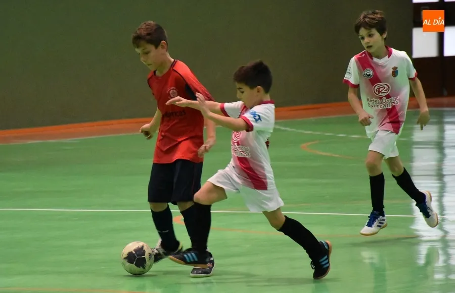 Foto 8 - El III Benjam&iacute;n A se coloca col&iacute;der tras un vibrante final ante el Futsal Castellanos
