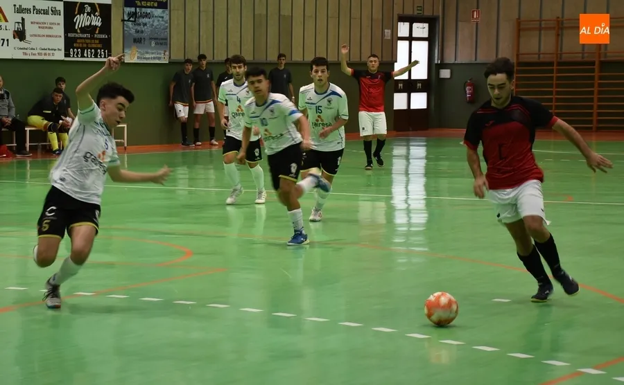 Foto 4 - M&iacute;nima derrota ante uno de los gallitos de un III Juvenil que pag&oacute; su falta de punter&iacute;a