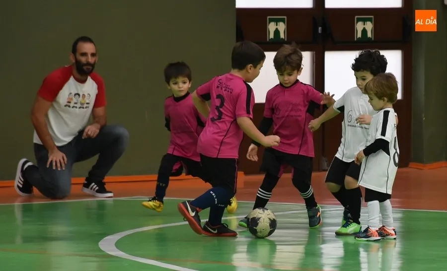 Foto 2 - Arranca la gran fiesta del f&uacute;tbol sala de los m&aacute;s peque&ntilde;os