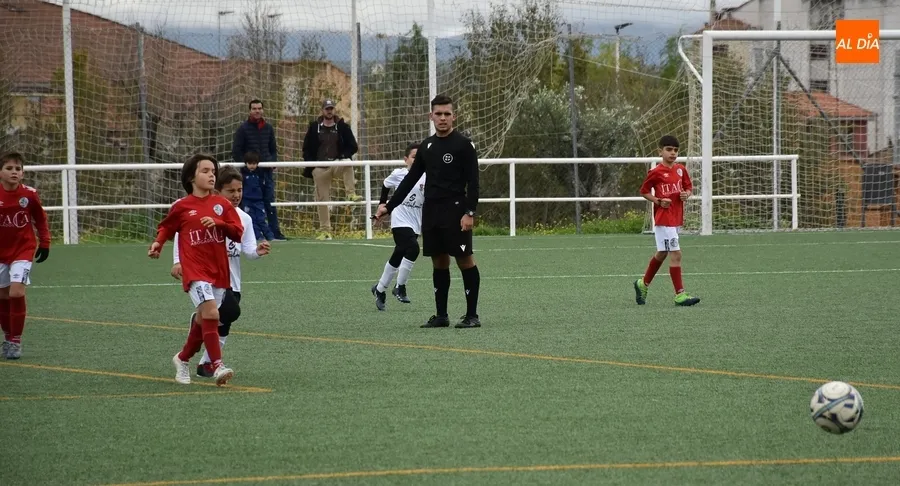 Foto 3 - Doble goleada en sesi&oacute;n simult&aacute;nea de los dos equipos m&aacute;s peque&ntilde;os del Ciudad Rodrigo