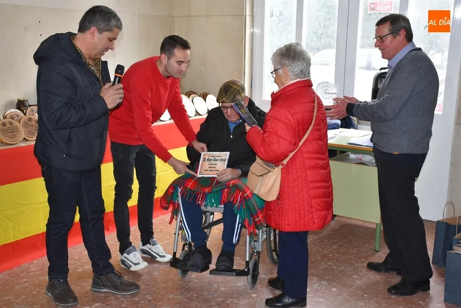 Foto 3 - La Asociaci&oacute;n Ornitol&oacute;gica entrega los premios de su Concurso con homenaje incluido a uno de sus fundadores