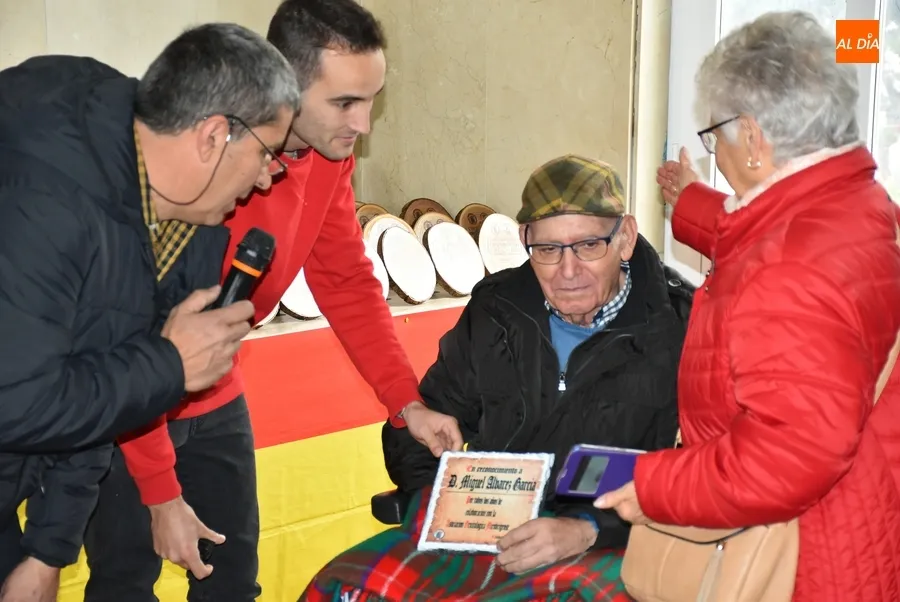 Foto 4 - La Asociaci&oacute;n Ornitol&oacute;gica entrega los premios de su Concurso con homenaje incluido a uno de sus fundadores