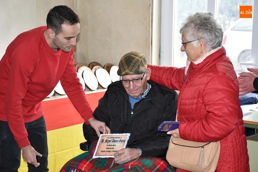 Foto 5 - La Asociaci&oacute;n Ornitol&oacute;gica entrega los premios de su Concurso con homenaje incluido a uno de sus fundadores