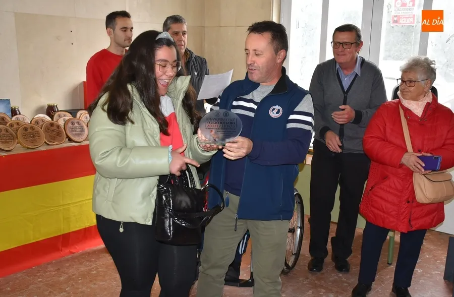Foto 7 - La Asociaci&oacute;n Ornitol&oacute;gica entrega los premios de su Concurso con homenaje incluido a uno de sus fundadores
