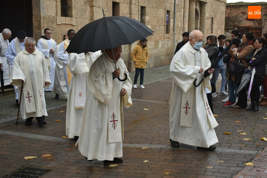 Foto 4 - Abierta la Puerta Santa de la Catedral con una notable asistencia de fieles