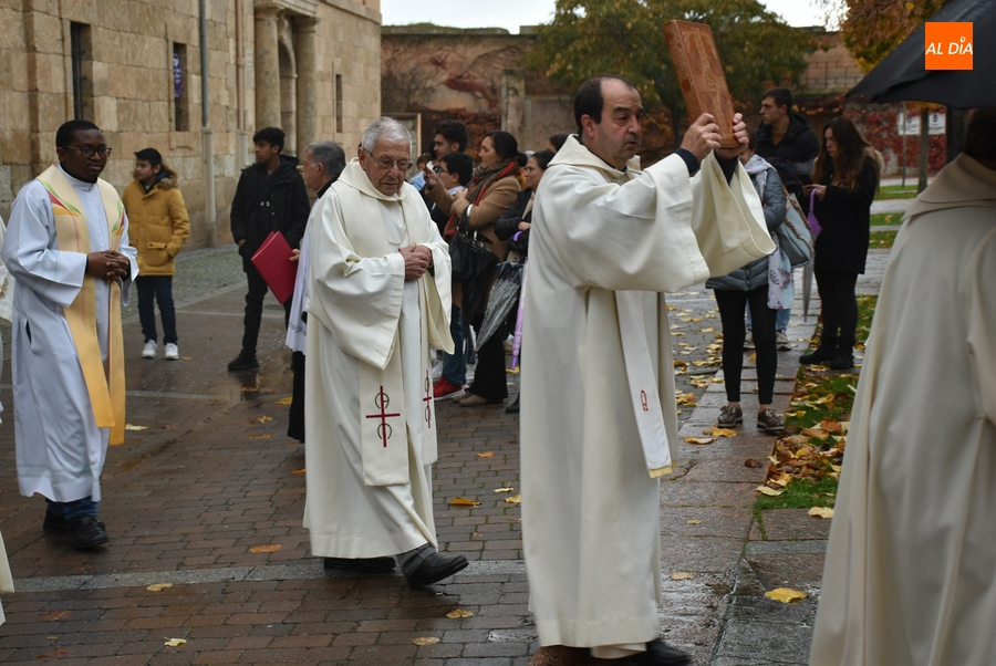 Foto 5 - Abierta la Puerta Santa de la Catedral con una notable asistencia de fieles