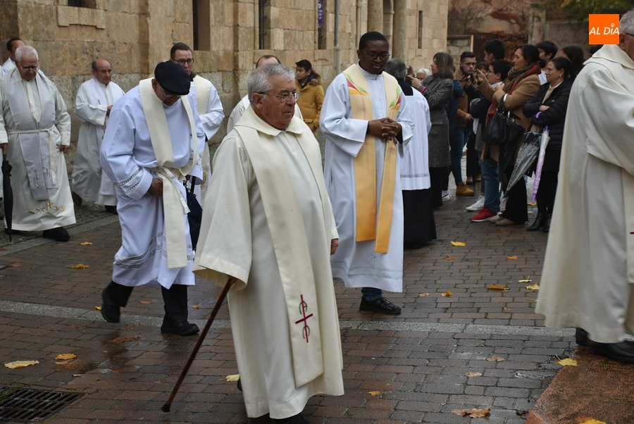 Foto 6 - Abierta la Puerta Santa de la Catedral con una notable asistencia de fieles
