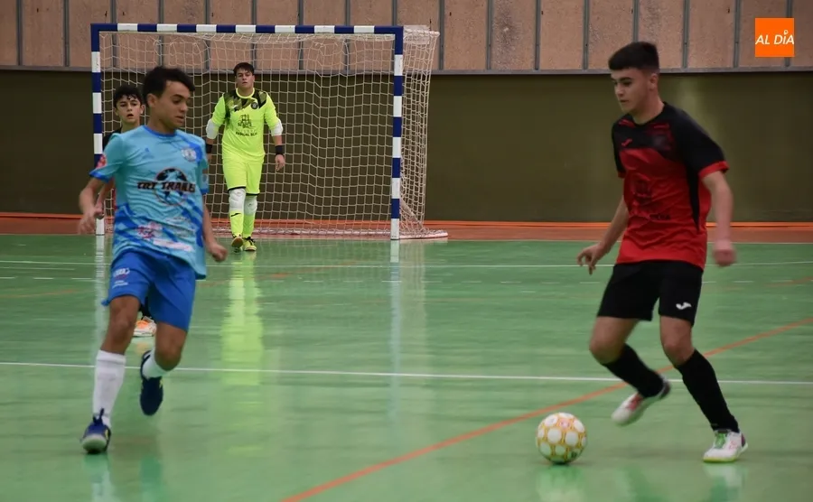 Foto 5 - El III Columnas hinca la rodilla por partida doble ante el San Crist&oacute;bal de Segovia