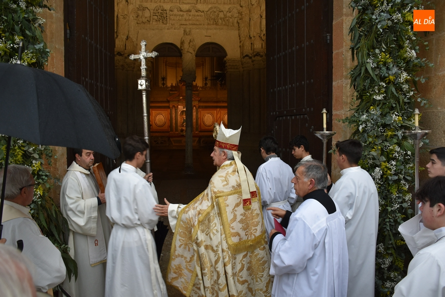 Abierta la Puerta Santa de la Catedral con una notable asistencia de fieles