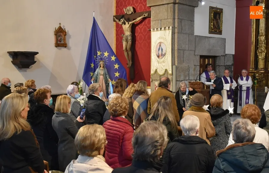 Foto 3 - Lleno total en el d&iacute;a grande de la Virgen de la Medalla Milagrosa