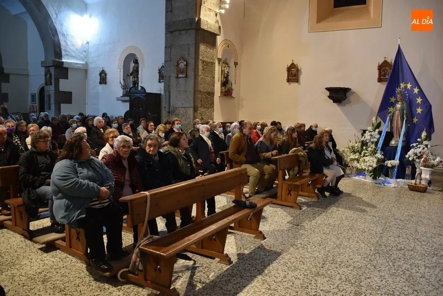Foto 10 - Lleno total en el d&iacute;a grande de la Virgen de la Medalla Milagrosa