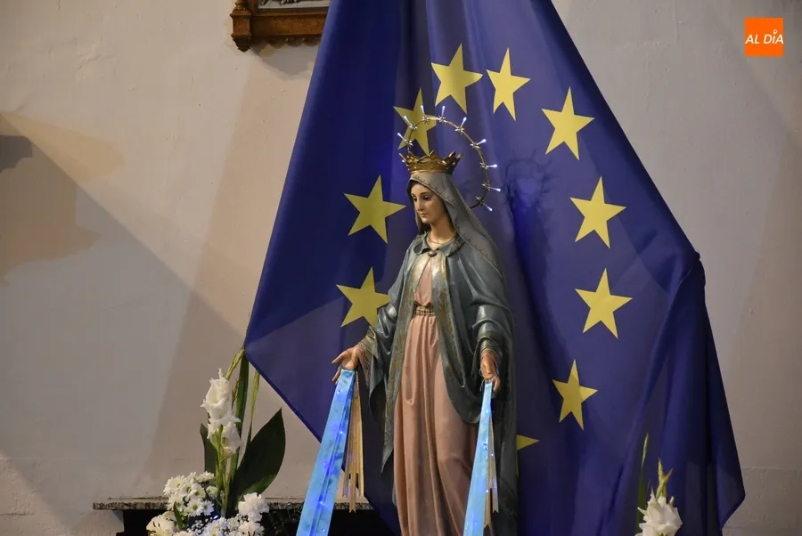 Foto 11 - Lleno total en el d&iacute;a grande de la Virgen de la Medalla Milagrosa