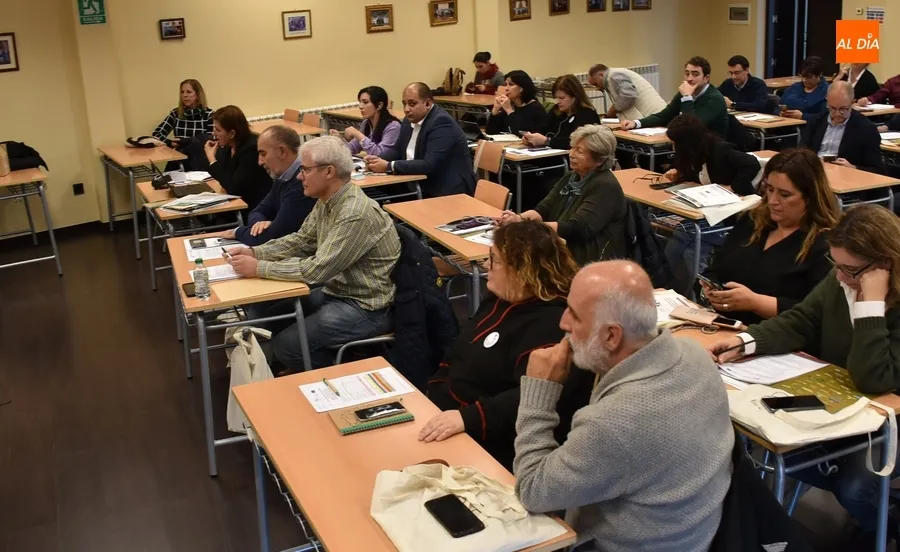Foto 5 - Cerca de 60 personas de 8 pa&iacute;ses se re&uacute;nen en Mir&oacute;briga en la Asamblea de Caminos de Arte Rupestre