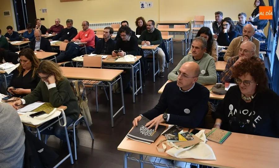 Foto 3 - Cerca de 60 personas de 8 pa&iacute;ses se re&uacute;nen en Mir&oacute;briga en la Asamblea de Caminos de Arte Rupestre