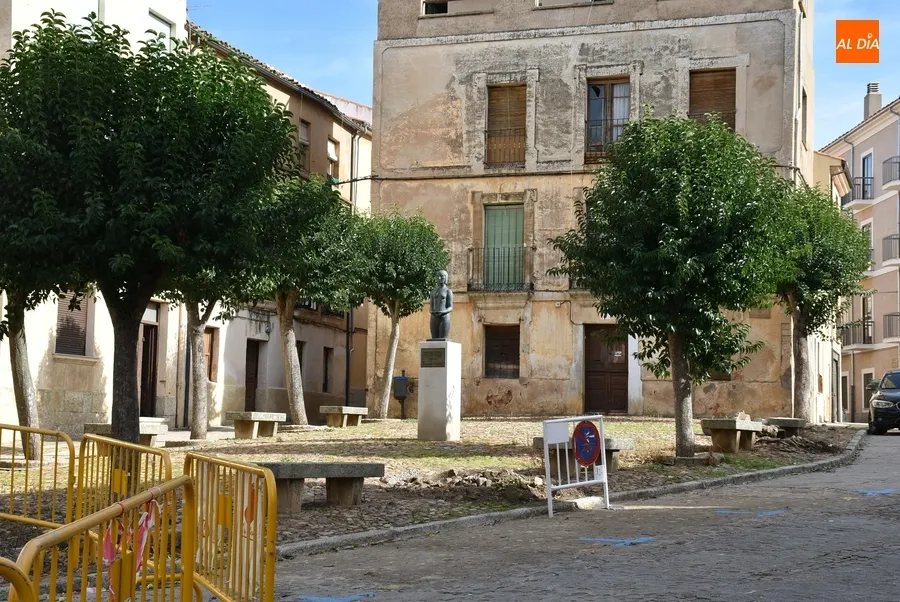 Foto 2 - Retirados los &aacute;rboles del Campo de Carniceros