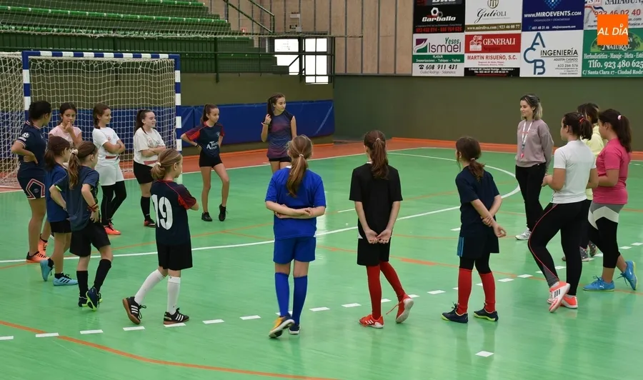 Foto 2 - El III Columnas configura un equipo de f&uacute;tbol sala &iacute;ntegramente femenino