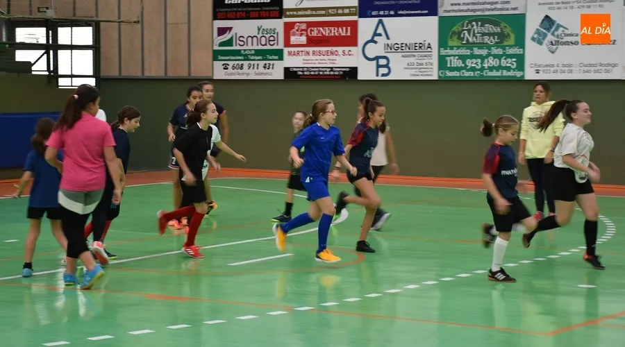 Foto 3 - El III Columnas configura un equipo de f&uacute;tbol sala &iacute;ntegramente femenino