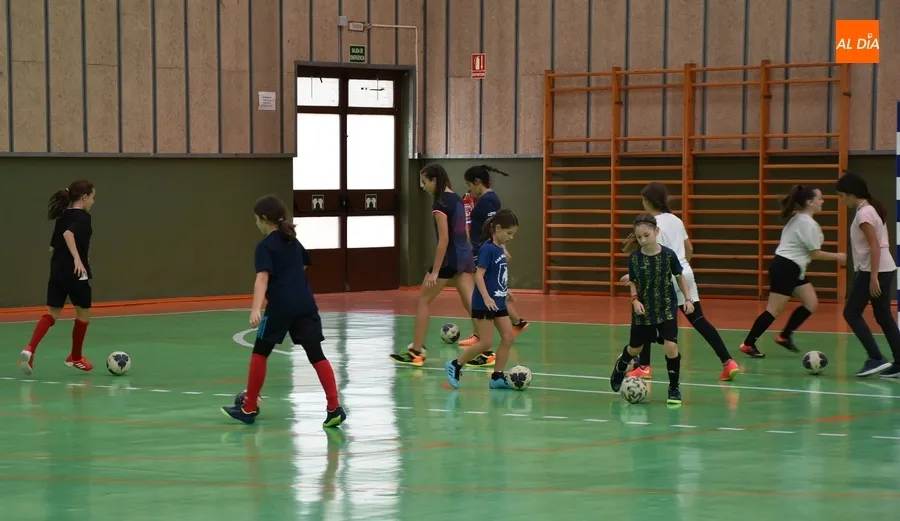 Foto 4 - El III Columnas configura un equipo de f&uacute;tbol sala &iacute;ntegramente femenino