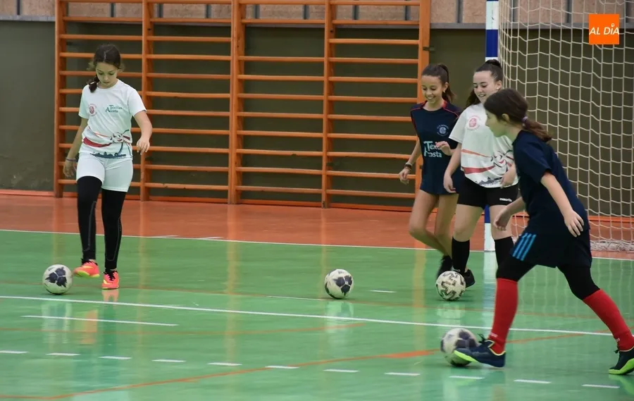 Foto 5 - El III Columnas configura un equipo de f&uacute;tbol sala &iacute;ntegramente femenino