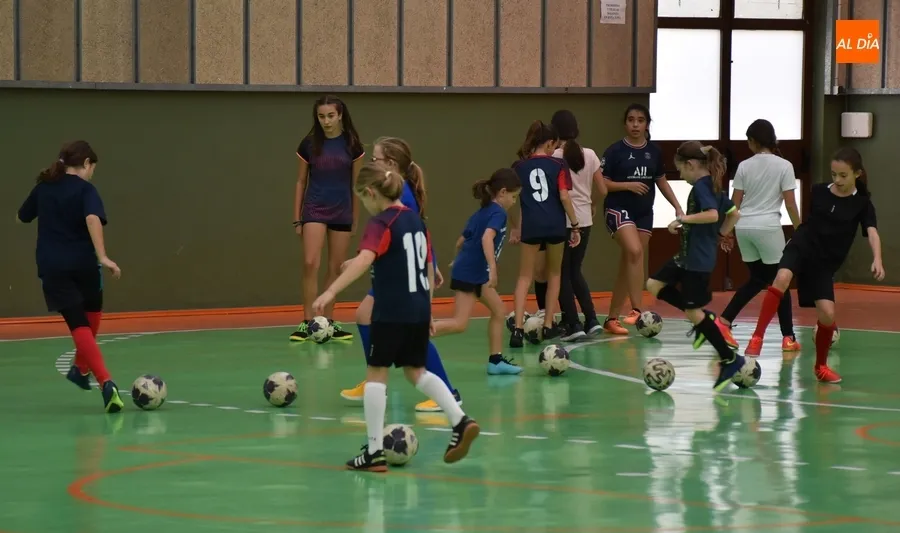 Foto 6 - El III Columnas configura un equipo de f&uacute;tbol sala &iacute;ntegramente femenino