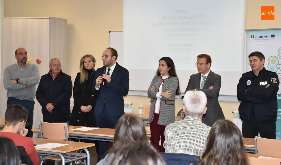 Foto 10 - Estudiantes de Secundaria conocen in situ el funcionamiento del parking inteligente del Mercado