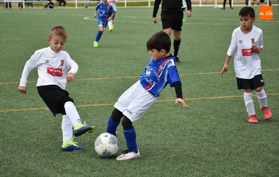 Foto 4 - El Prebenjam&iacute;n del Ciudad Rodrigo se lleva en un partidazo el duelo de invictos ante Trinitarios