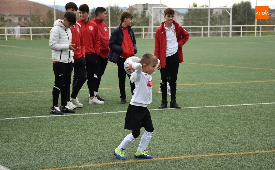 Foto 5 - El Prebenjam&iacute;n del Ciudad Rodrigo se lleva en un partidazo el duelo de invictos ante Trinitarios