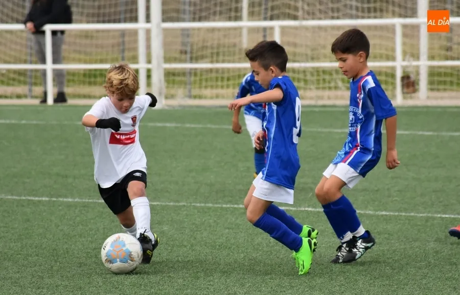 Foto 8 - El Prebenjam&iacute;n del Ciudad Rodrigo se lleva en un partidazo el duelo de invictos ante Trinitarios
