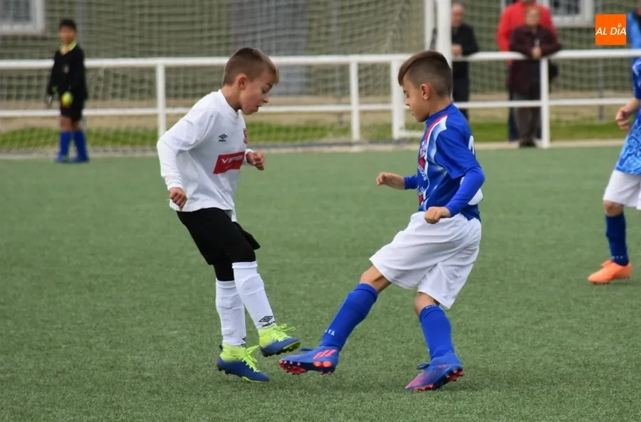 Foto 9 - El Prebenjam&iacute;n del Ciudad Rodrigo se lleva en un partidazo el duelo de invictos ante Trinitarios