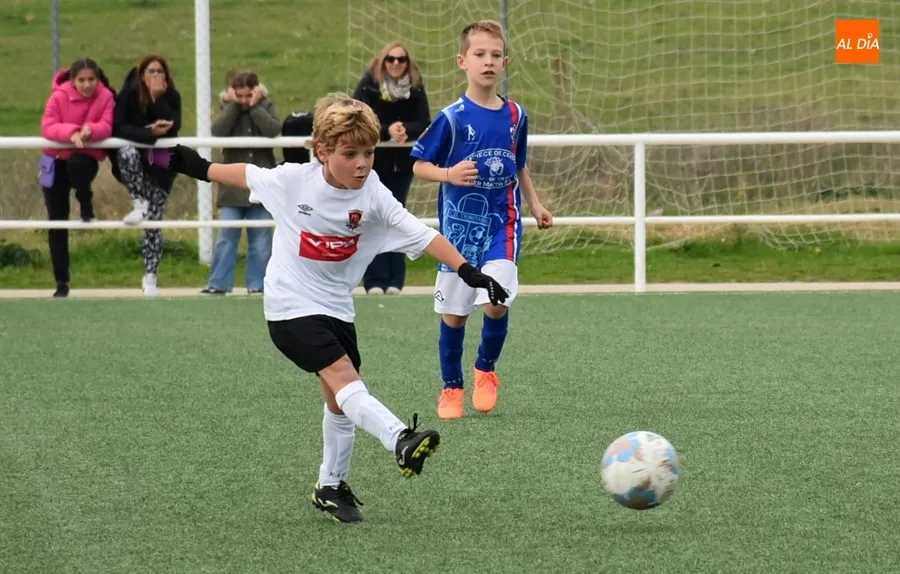 Foto 10 - El Prebenjam&iacute;n del Ciudad Rodrigo se lleva en un partidazo el duelo de invictos ante Trinitarios