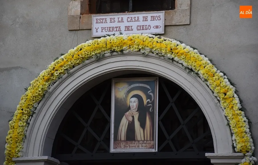 Foto 4 - Florida y solemne apertura de la Puerta Santa del Convento de las Carmelitas
