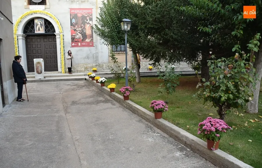 Foto 6 - Florida y solemne apertura de la Puerta Santa del Convento de las Carmelitas