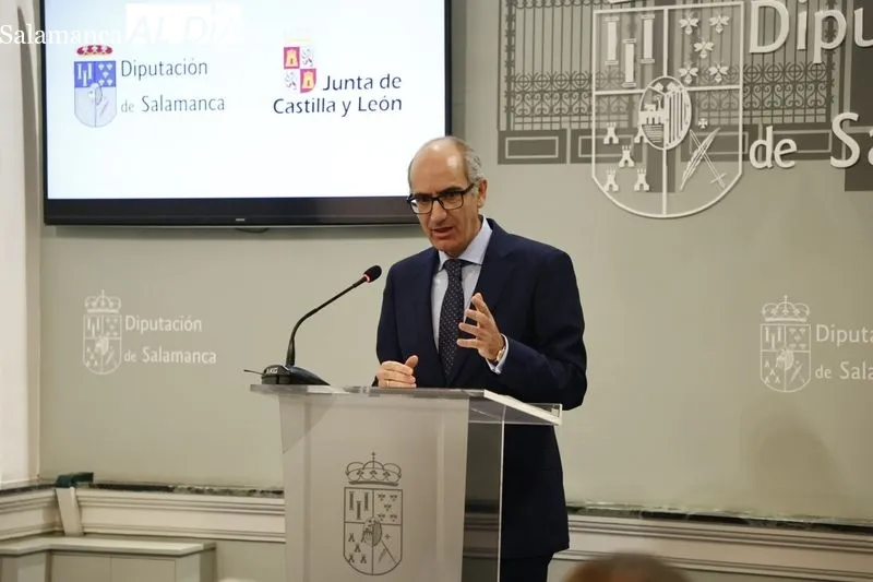 Entrega de los diplomas de Atención Sociosanitarias de Calzada de Valdunciel y Galinduste, en la Diputación. Foto David Sañudo