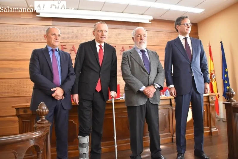 Miguel Arias Cañete, en Salamanca: 