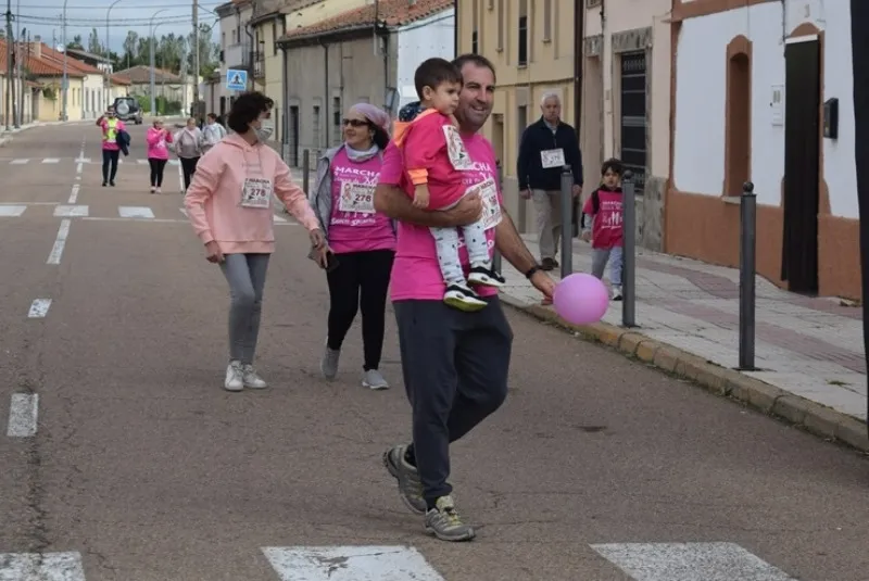 Foto 7 - M&aacute;s de 300 personas marchan contra el c&aacute;ncer en Sancti-Sp&iacute;ritus