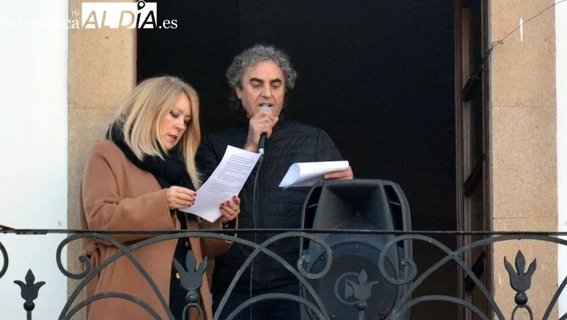 El acto celebrado en Lumbrales incluyó la inauguración de una fuente alusiva a la lucha contra la violencia de género