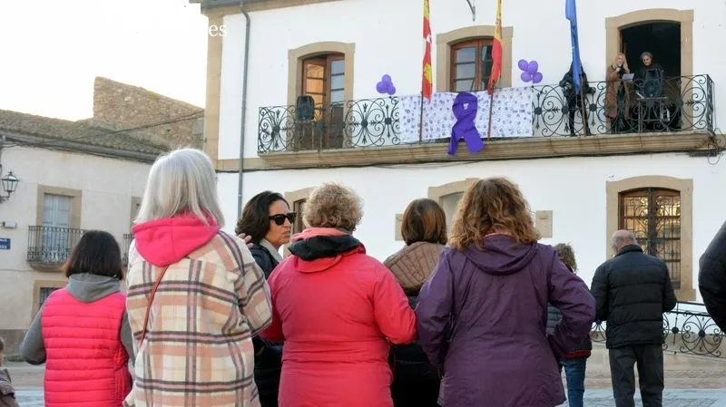 El acto celebrado en Lumbrales incluyó la inauguración de una fuente alusiva a la lucha contra la violencia de género