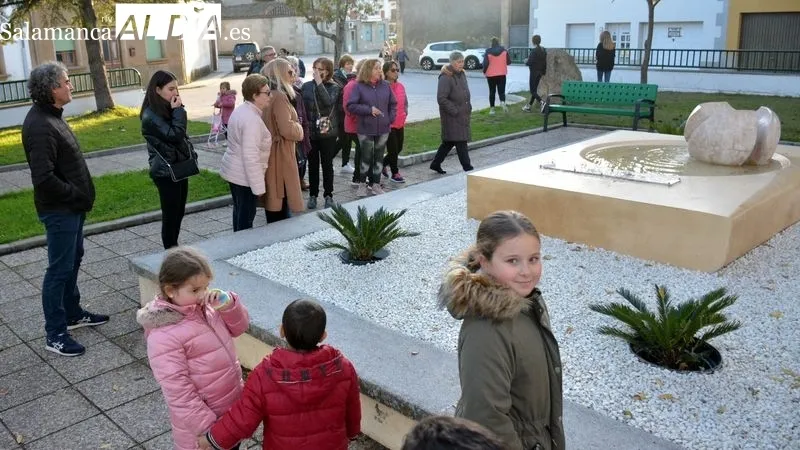 El acto celebrado en Lumbrales incluyó la inauguración de una fuente alusiva a la lucha contra la violencia de género