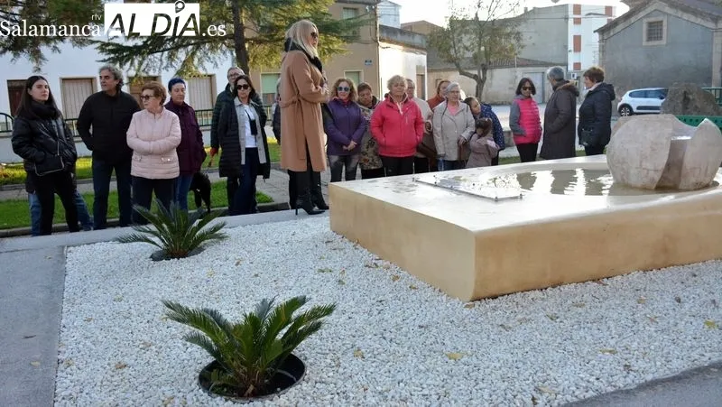 El acto celebrado en Lumbrales incluyó la inauguración de una fuente alusiva a la lucha contra la violencia de género