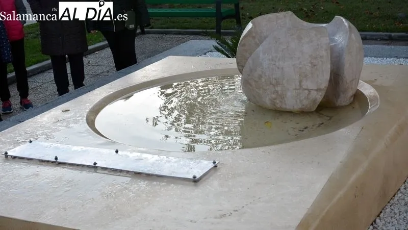 El acto celebrado en Lumbrales incluyó la inauguración de una fuente alusiva a la lucha contra la violencia de género